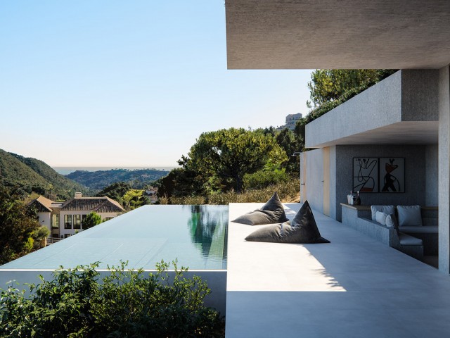 5 Bedrooms Villa in Benahavís
