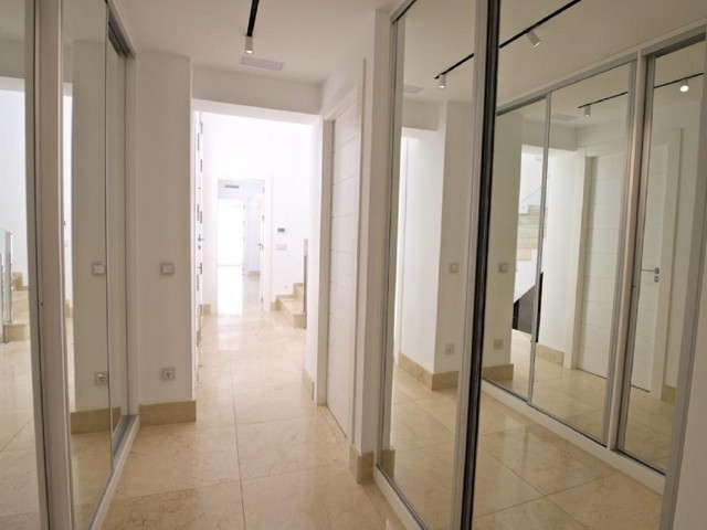 6 Slaapkamer Villa in Las Brisas