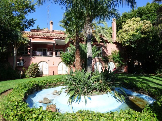 Villa con 9 Dormitorios  en Torrenueva