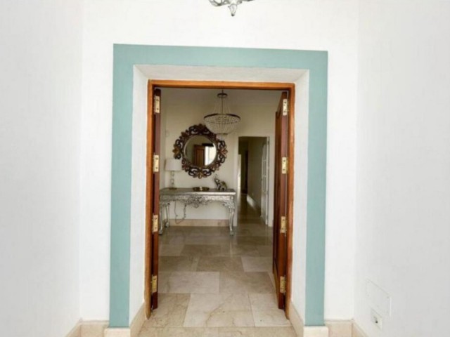 Villa avec 5 Chambres  à San Roque