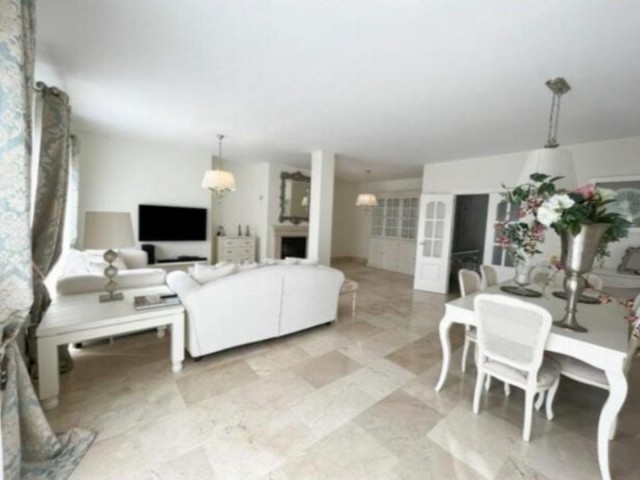 Villa avec 5 Chambres  à San Roque