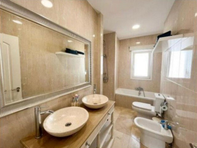 Villa avec 5 Chambres  à San Roque