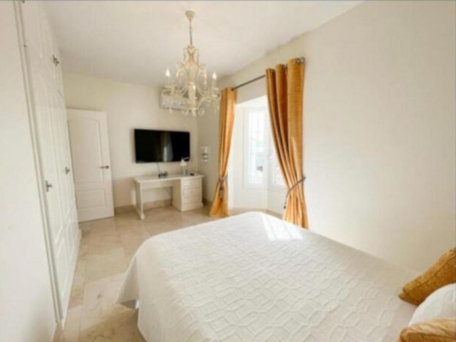 Villa avec 5 Chambres  à San Roque