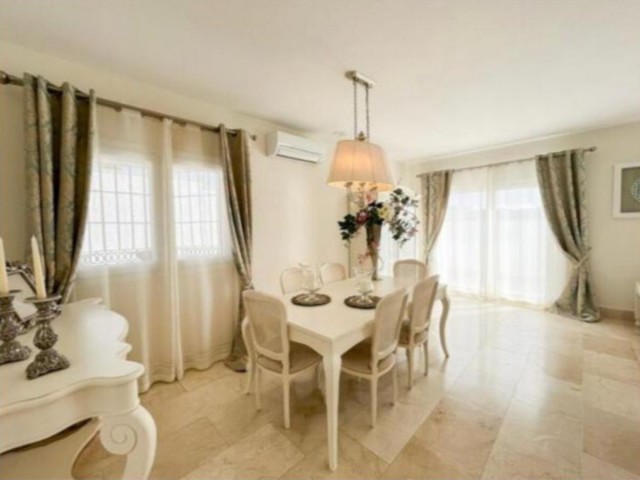 5 Schlafzimmer Villa in San Roque