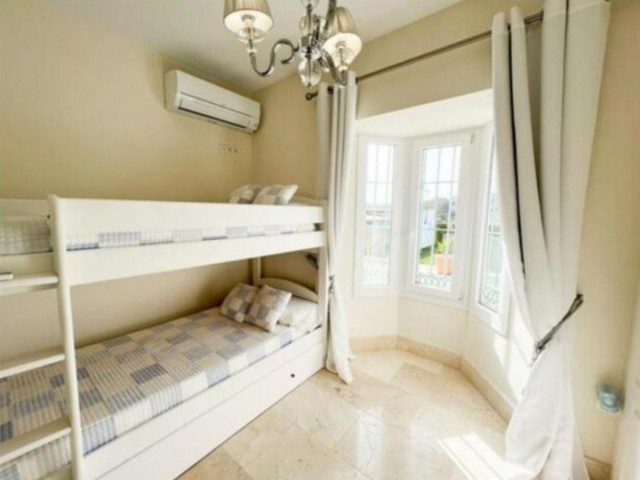 5 Schlafzimmer Villa in San Roque