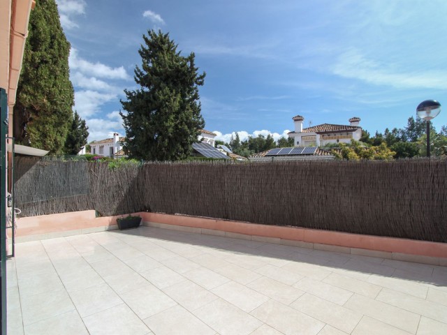Apartamento con 3 Dormitorios  en Guadalmina Alta