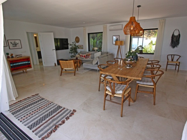 Villa con 4 Dormitorios  en La Capellania
