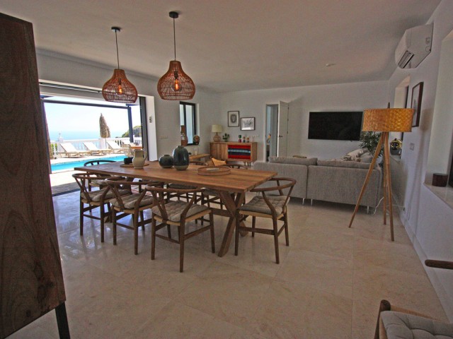 Villa con 4 Dormitorios  en La Capellania