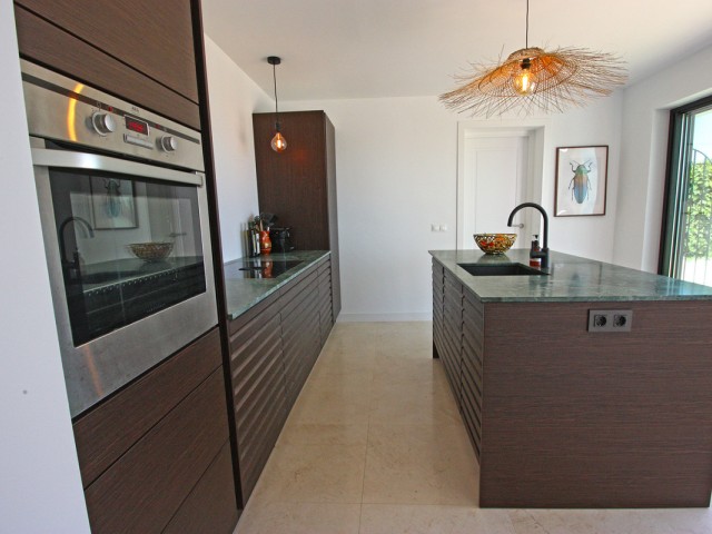 Villa con 4 Dormitorios  en La Capellania