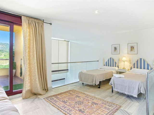 3 Bedrooms Apartment in Benahavís