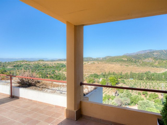 3 Bedrooms Apartment in Benahavís