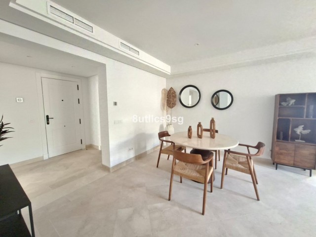 Apartamento con 2 Dormitorios  en Aloha