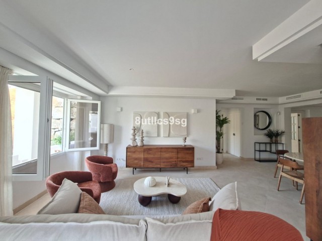 Apartamento con 2 Dormitorios  en Aloha