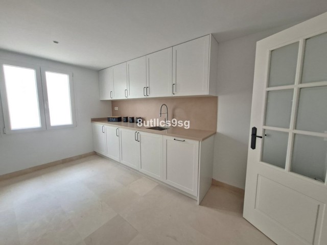 Apartamento con 2 Dormitorios  en Aloha