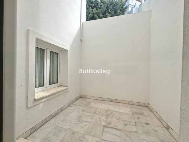 Apartamento con 2 Dormitorios  en Aloha