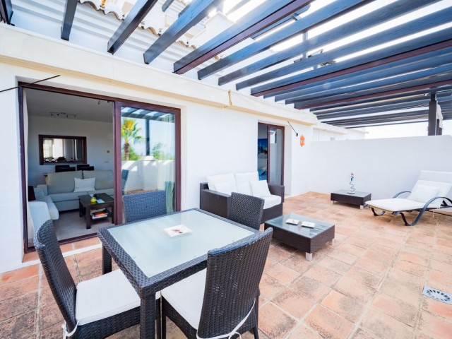 Apartamento con 2 Dormitorios  en Altos de los Monteros
