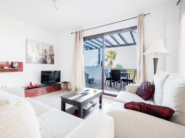 Apartamento con 2 Dormitorios  en Altos de los Monteros