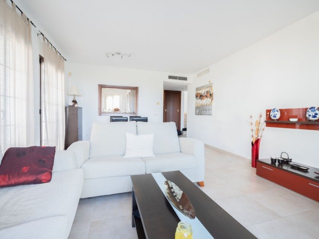 Apartamento con 2 Dormitorios  en Altos de los Monteros