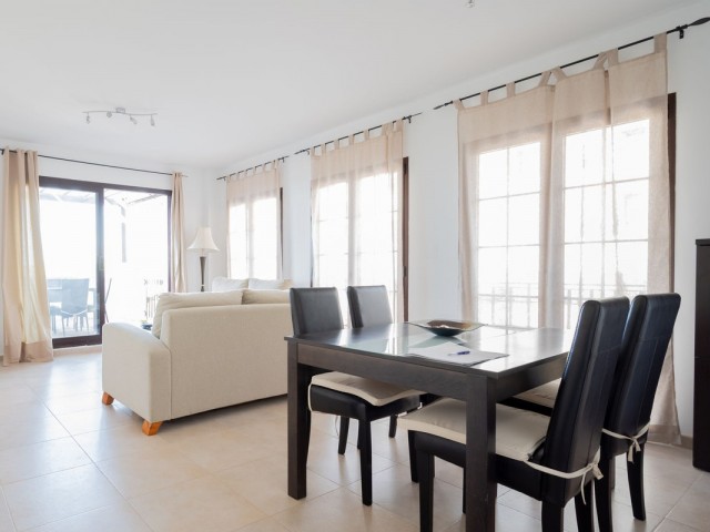 Apartamento con 2 Dormitorios  en Altos de los Monteros