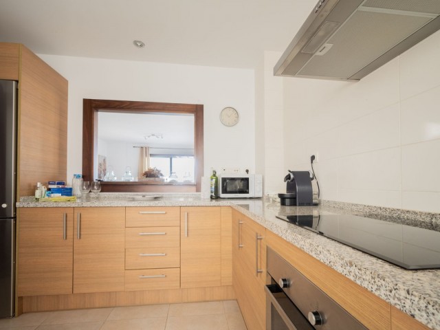 Apartamento con 2 Dormitorios  en Altos de los Monteros