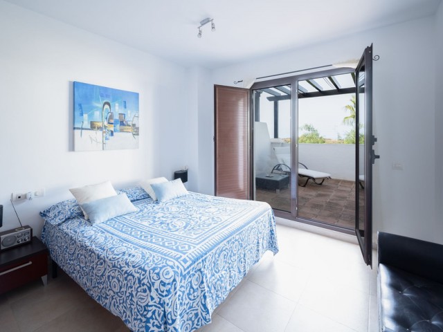 Apartamento con 2 Dormitorios  en Altos de los Monteros