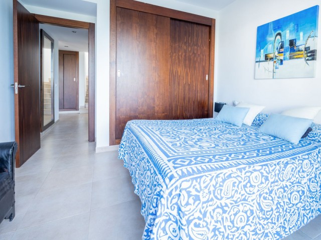 Apartamento con 2 Dormitorios  en Altos de los Monteros
