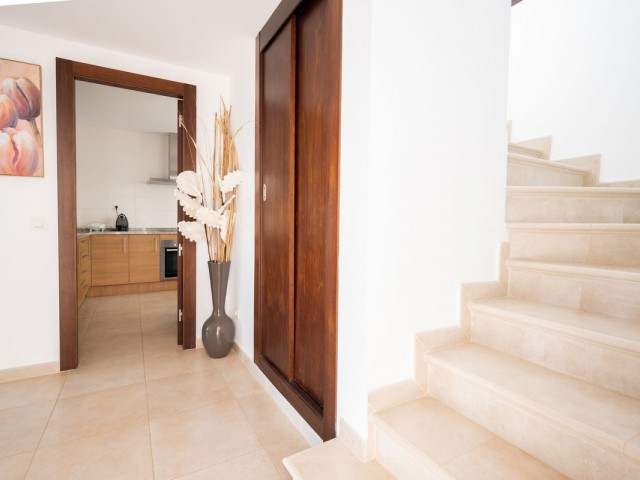 Apartamento con 2 Dormitorios  en Altos de los Monteros