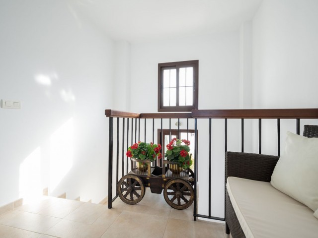Apartamento con 2 Dormitorios  en Altos de los Monteros