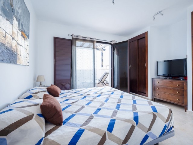 Apartamento con 2 Dormitorios  en Altos de los Monteros