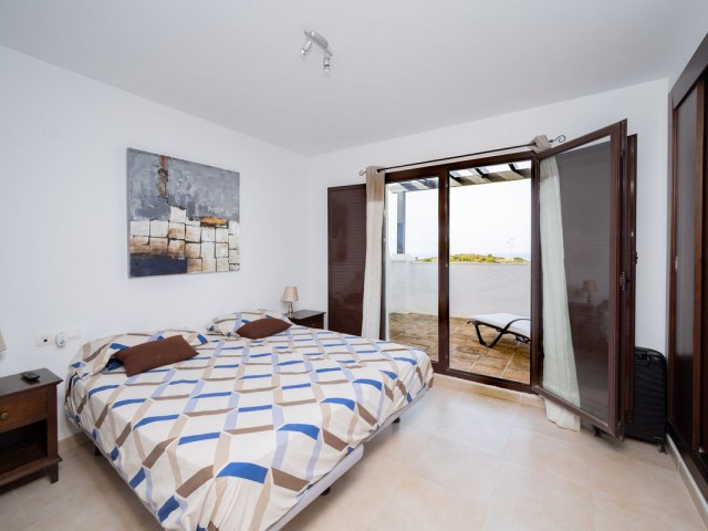 Apartamento con 2 Dormitorios  en Altos de los Monteros