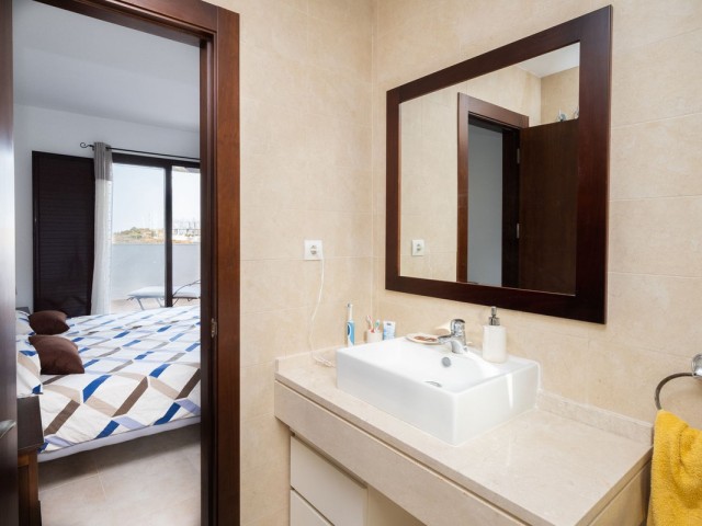 Apartamento con 2 Dormitorios  en Altos de los Monteros