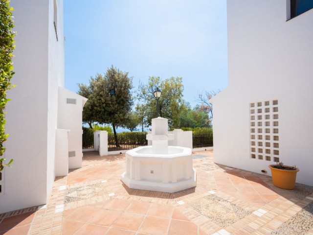 Apartamento con 2 Dormitorios  en Altos de los Monteros