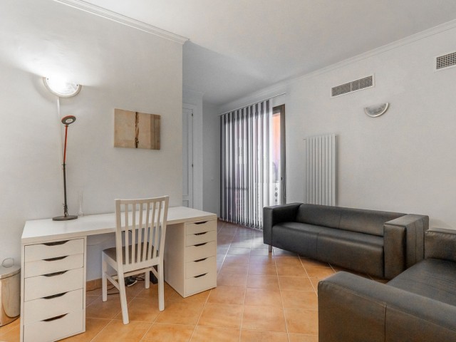 Apartamento con 3 Dormitorios  en La Mairena