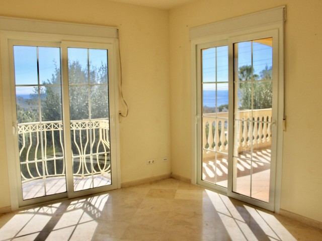 Villa con 4 Dormitorios  en Hacienda Las Chapas