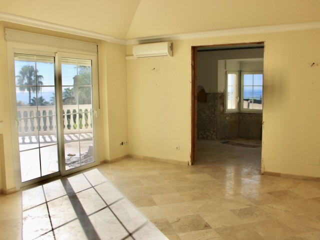 Villa con 4 Dormitorios  en Hacienda Las Chapas
