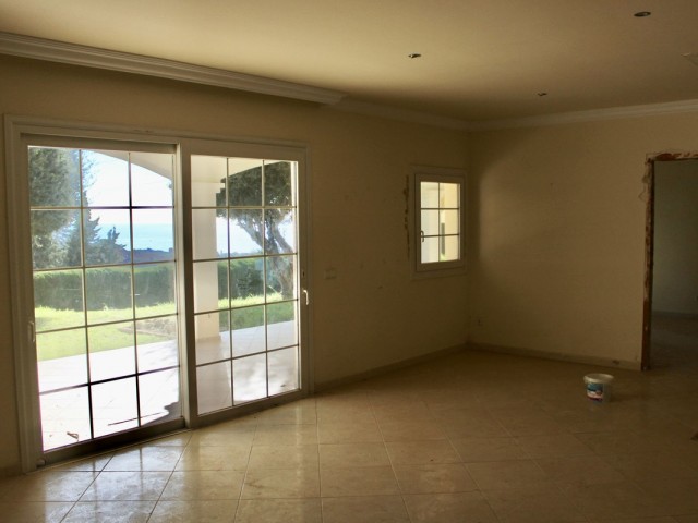 Villa con 4 Dormitorios  en Hacienda Las Chapas