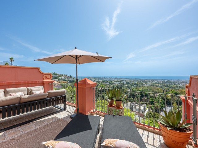 Apartamento con 4 Dormitorios  en Monte Halcones