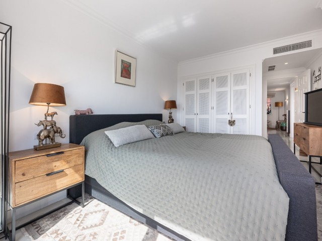 Apartamento con 4 Dormitorios  en Monte Halcones