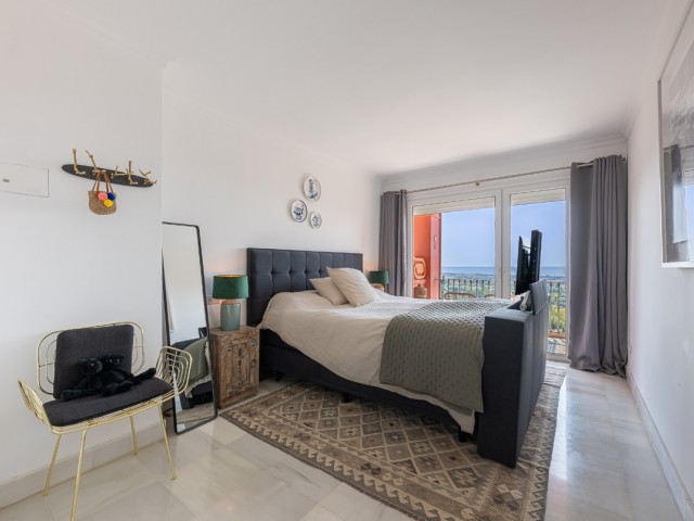 Apartamento con 4 Dormitorios  en Monte Halcones