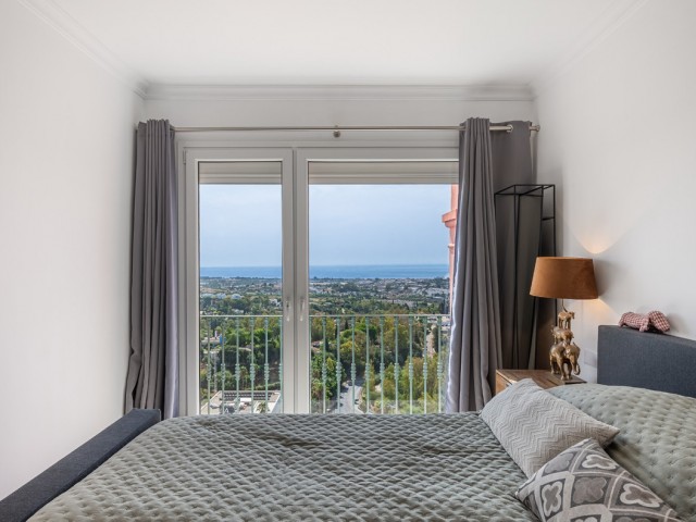 Apartamento con 4 Dormitorios  en Monte Halcones