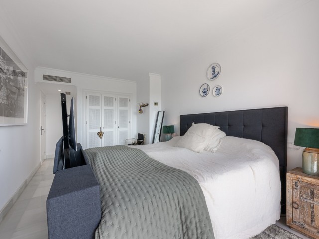 Apartamento con 4 Dormitorios  en Monte Halcones