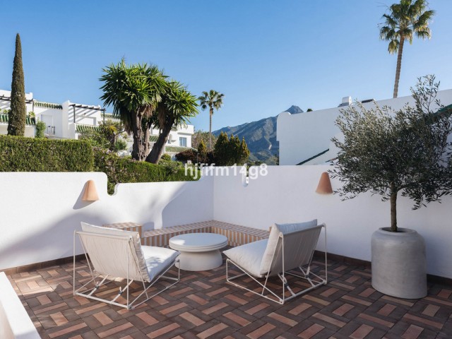 Rijtjeshuis, La Colina, R5185402
