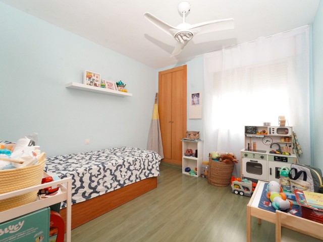 Apartamento con 4 Dormitorios  en Málaga Centro