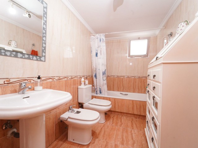 Apartamento con 4 Dormitorios  en Málaga Centro