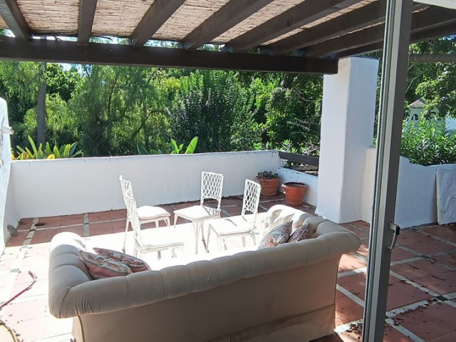 Apartamento con 3 Dormitorios  en Guadalmina Baja
