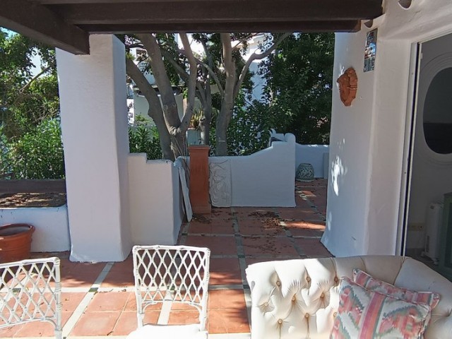 Apartamento con 3 Dormitorios  en Guadalmina Baja