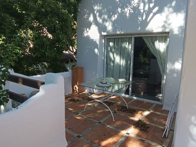 Apartamento con 3 Dormitorios  en Guadalmina Baja