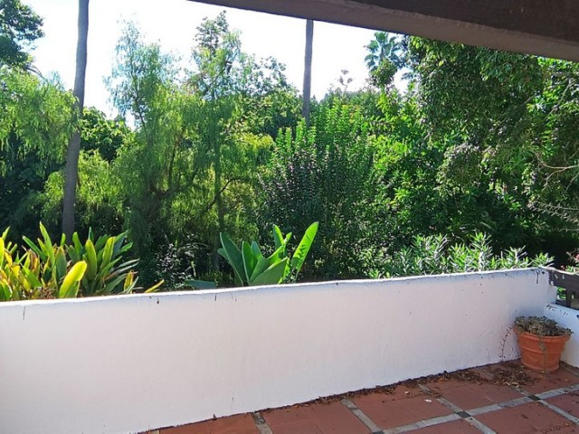 Apartamento con 3 Dormitorios  en Guadalmina Baja