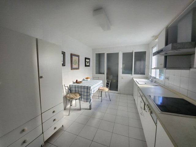 Apartamento con 3 Dormitorios  en Guadalmina Baja