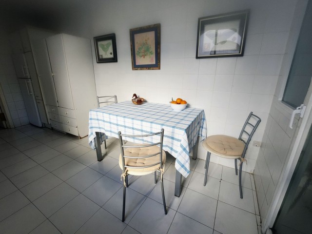 Apartamento con 3 Dormitorios  en Guadalmina Baja